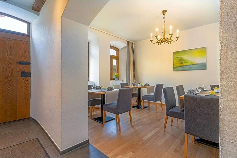 Hotel- Weingut- Moselloreley