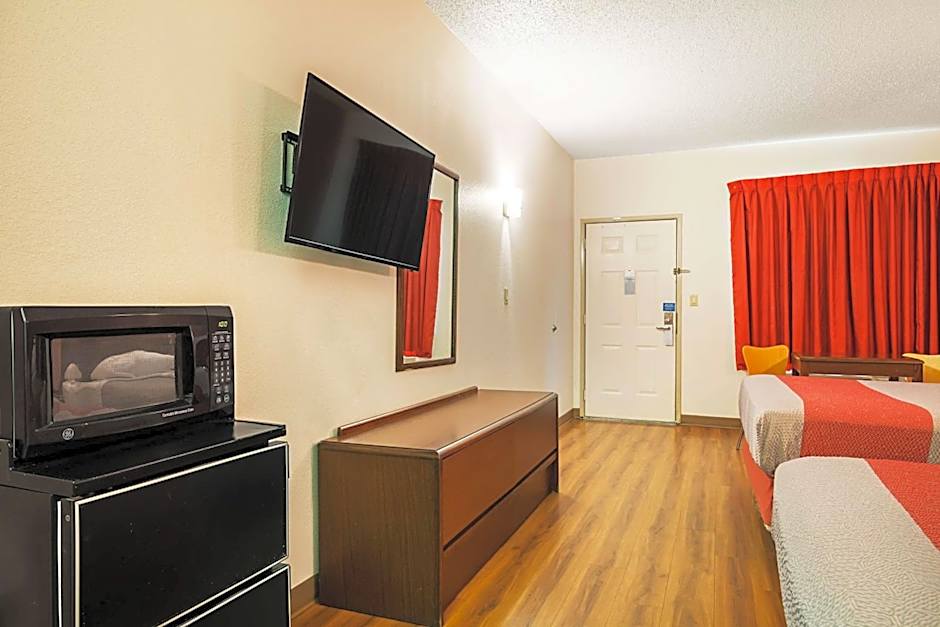 Motel 6-Covington, TN