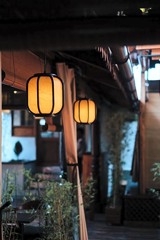 Yushili Hotel & Restaurant