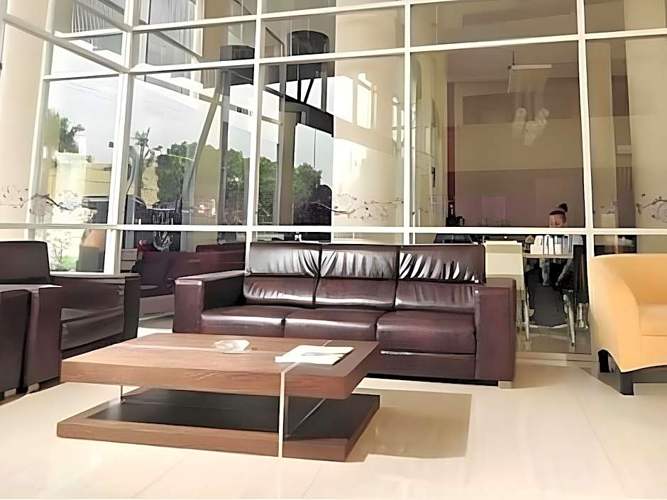 Royal Hotel N' Lounge