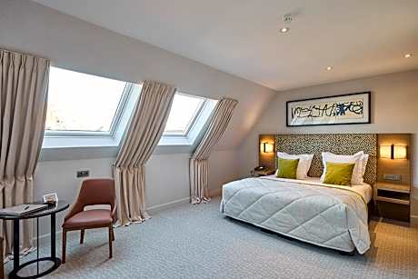 Superior Pent Room