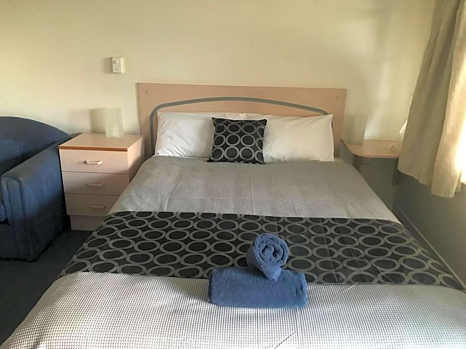 County Lodge Motor Inn