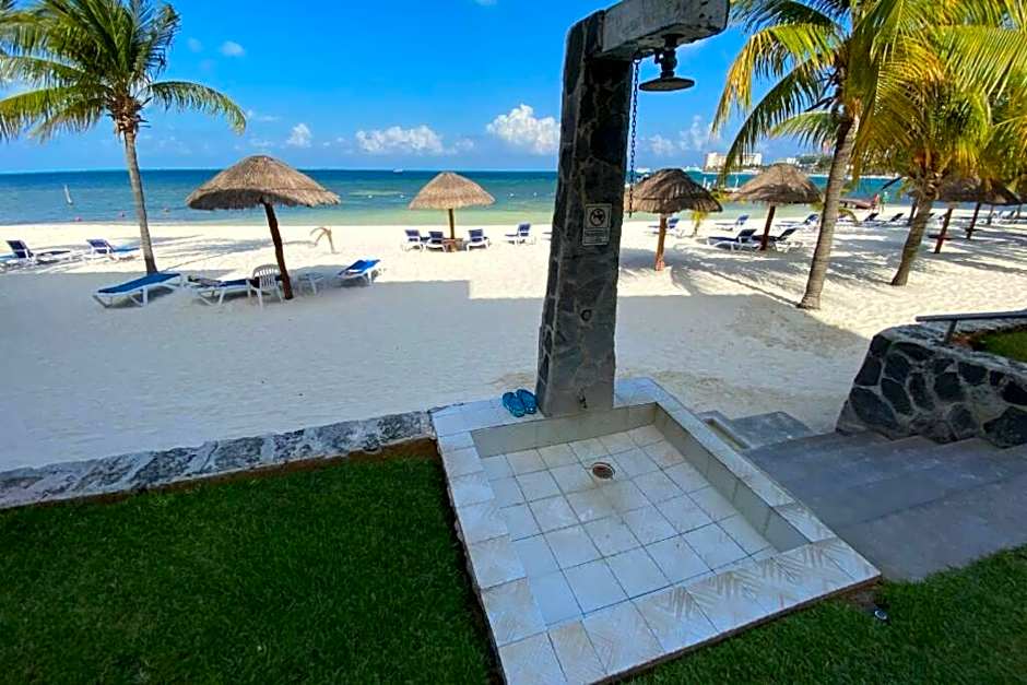 Oceanfront Condo BM By Andiani