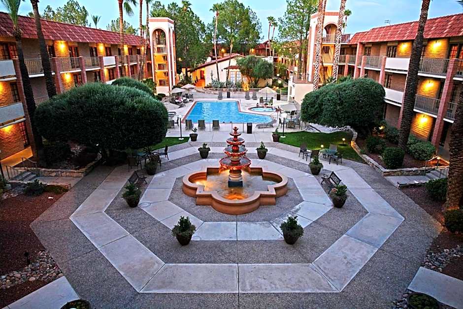 DoubleTree By Hilton Suites Tucson Airport
