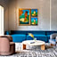 Garde and Warders Hotel