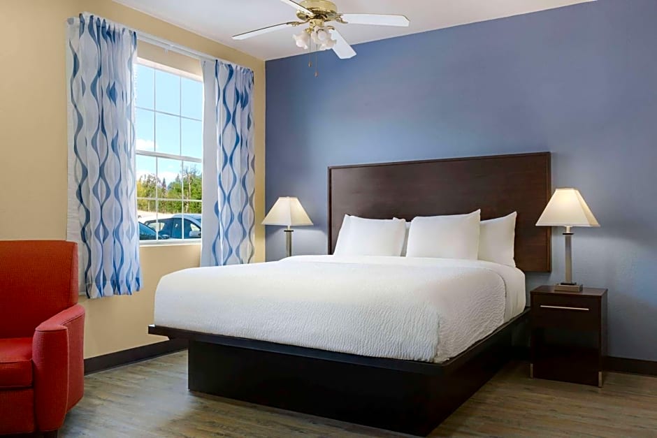 Days Inn & Suites by Wyndham Ft. Worth DFW Airport South