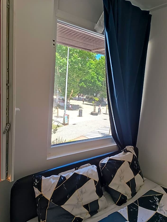 Plaza Caparica Hostel