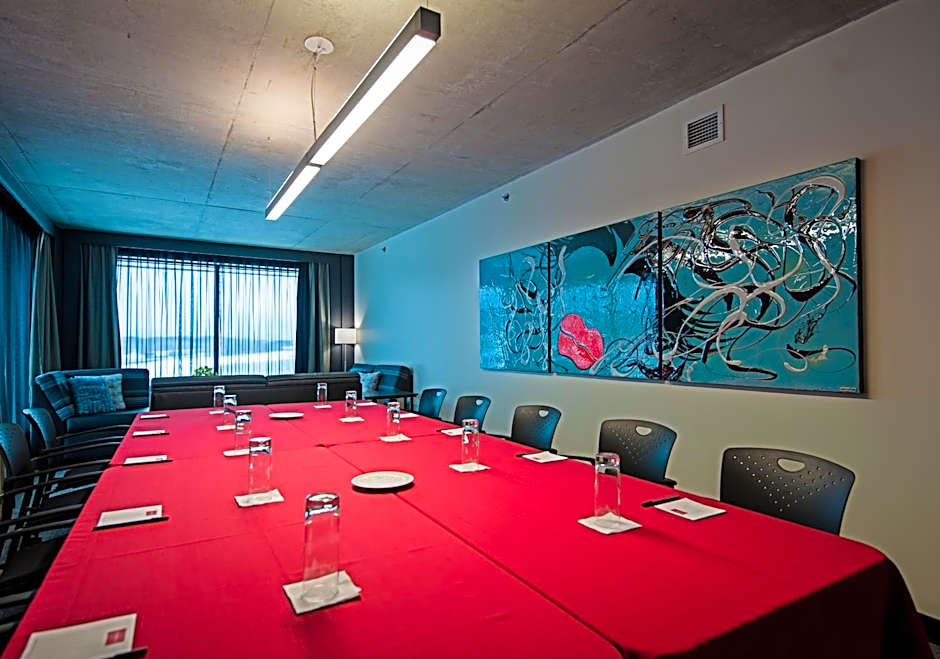 Grand Times Hotel Sherbrooke