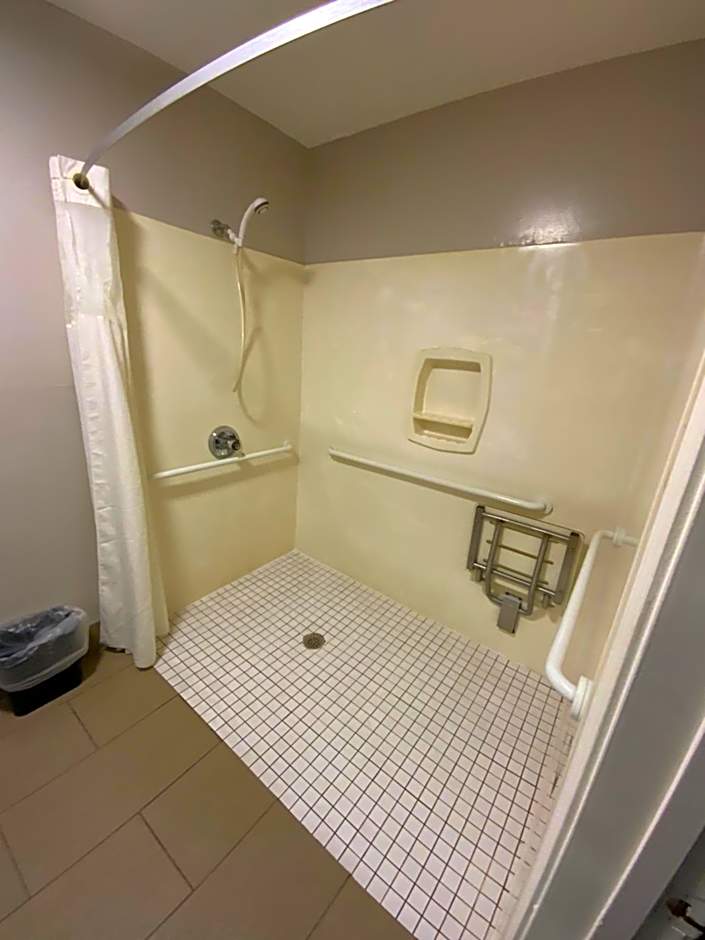 Quality Inn & Suites University/Airport