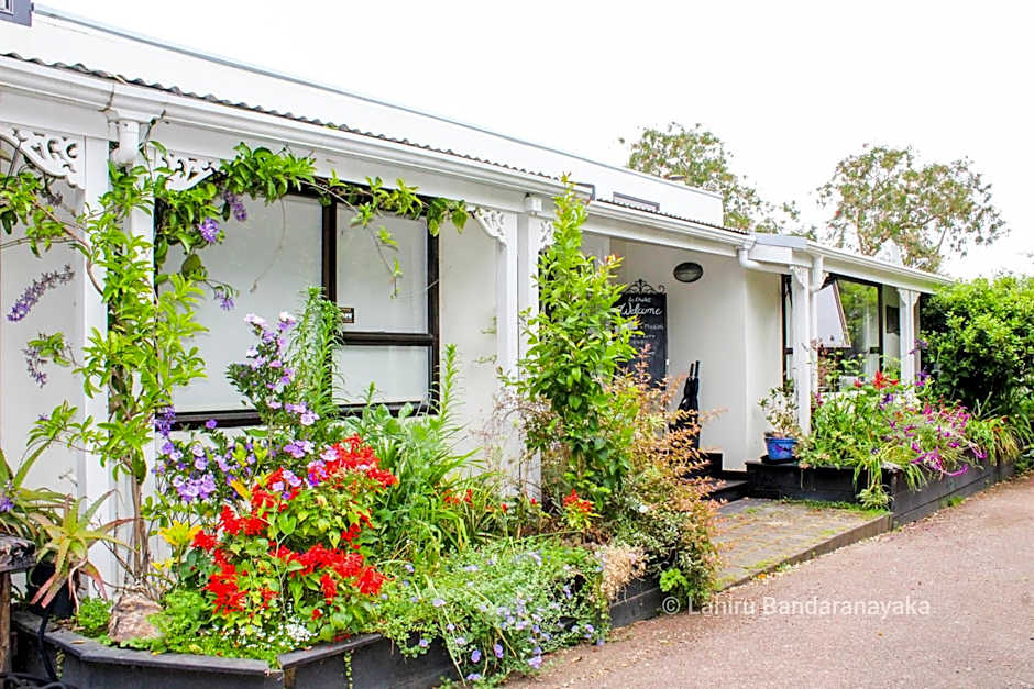 Le Chalet Waiheke Apartments