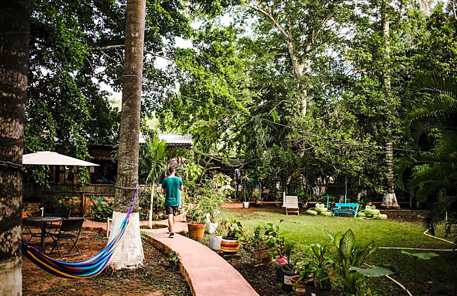 Yaxche Centro Hostal y Camping