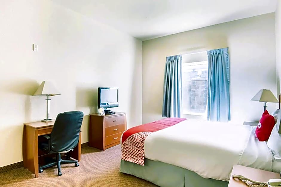 OYO Townhouse Clute Lake Jackson