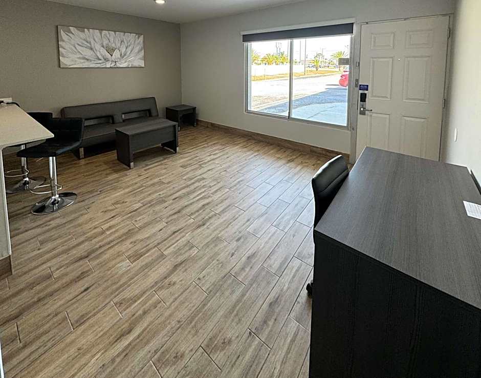 Studio 6-Englewood, FL