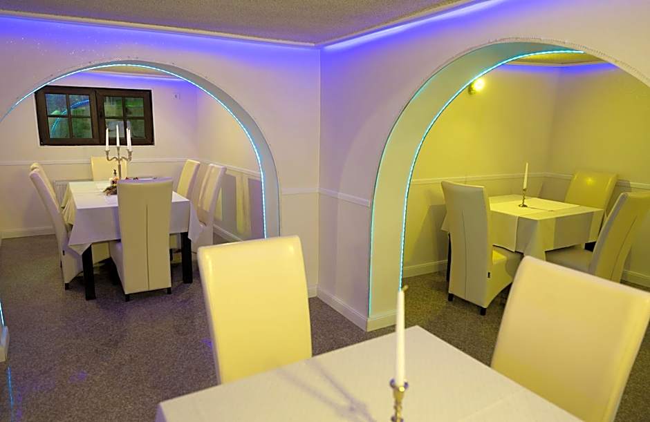 Complex Parc Pini Moinesti