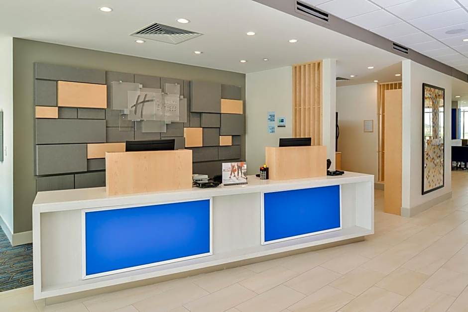 Holiday Inn Express & Suites - Chadron By IHG