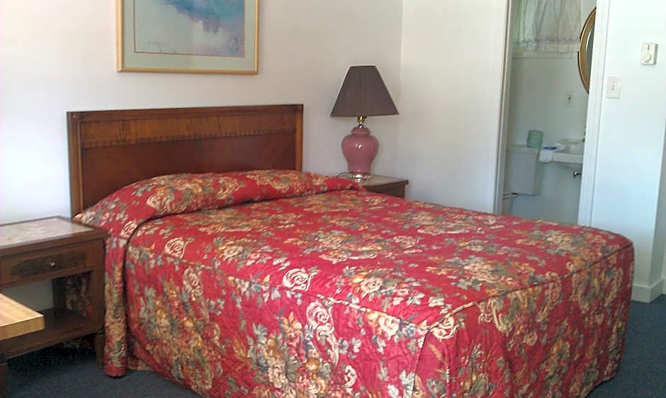 The Tallwood Motel
