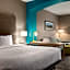La Quinta Inn & Suites by Wyndham Shawnee