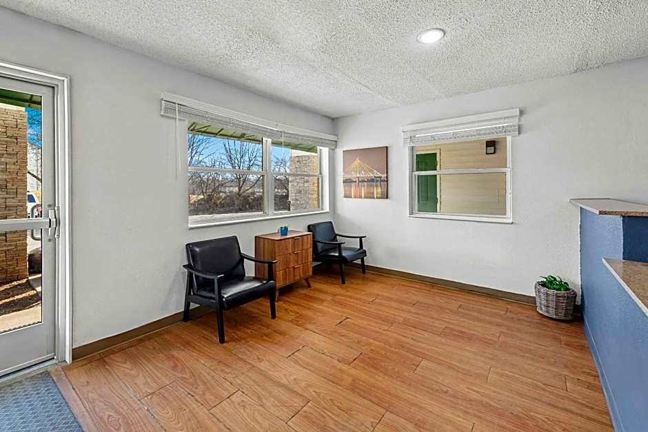 Birch Hill Suites Kansas City - Independence