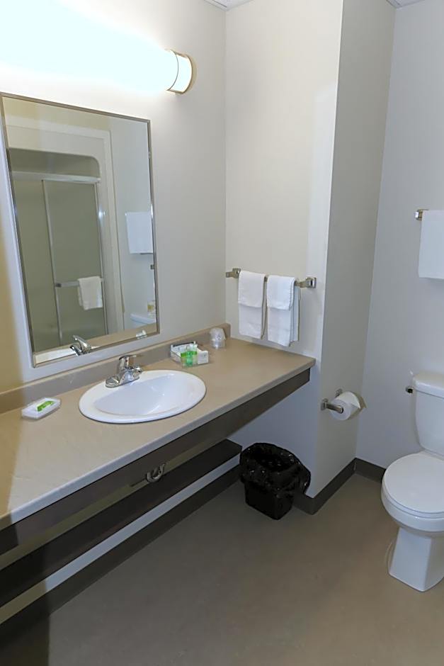 Crossroads Inn & Suites