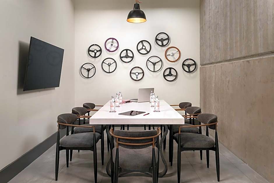 Moxy Columbia Downtown