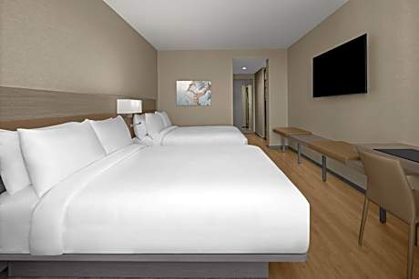 Queen Room with Two Queen Beds, Pool View and Bathtub - Mobility Access
