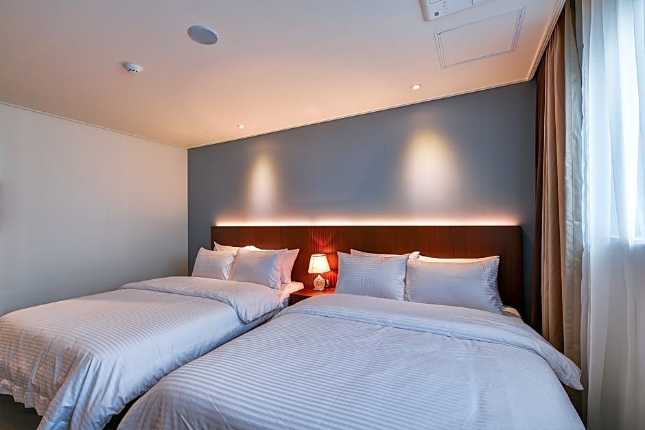 Sea & Moon Tourist Hotel