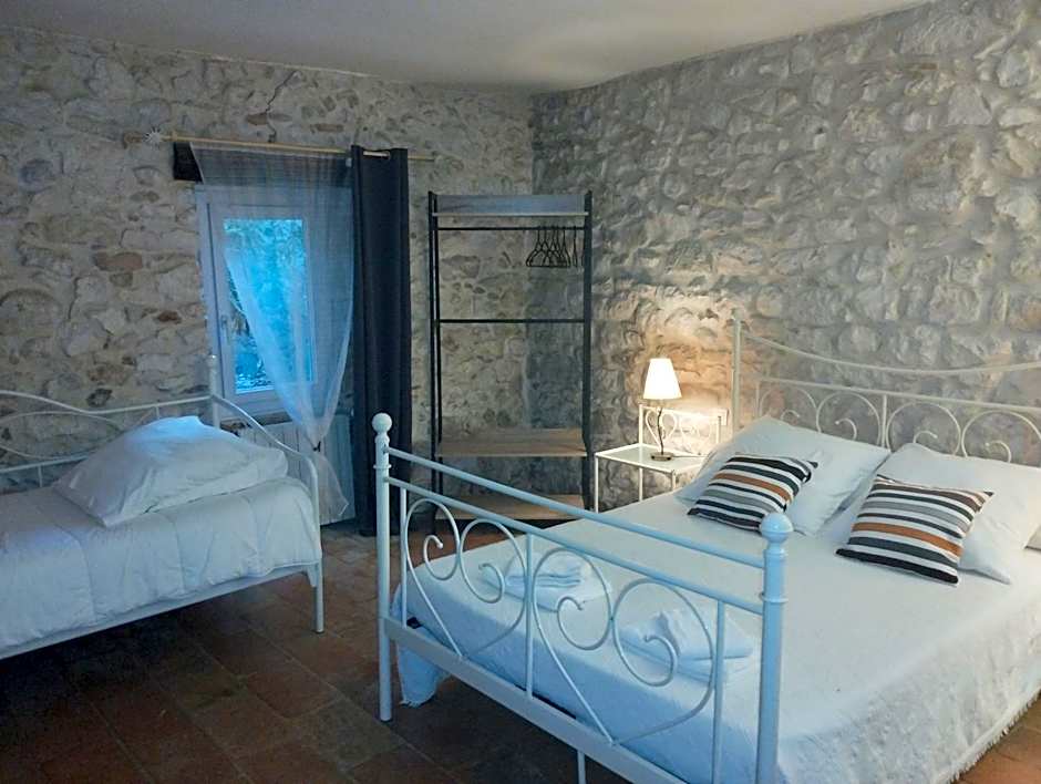 Logis Hotel Restaurant L'Esquielle