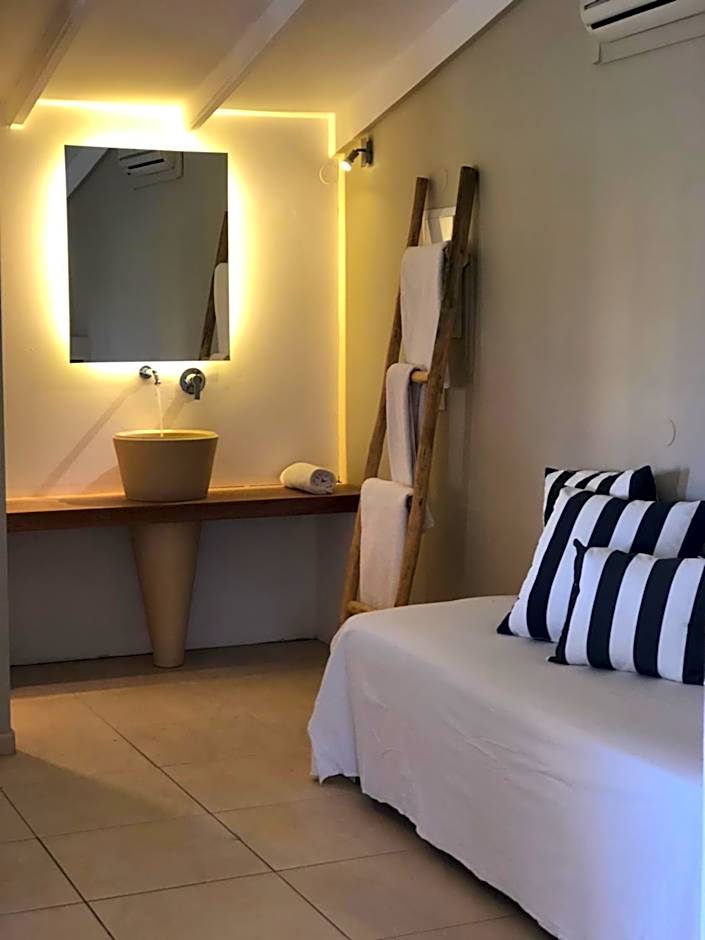 Parthenis Hotel & Suites