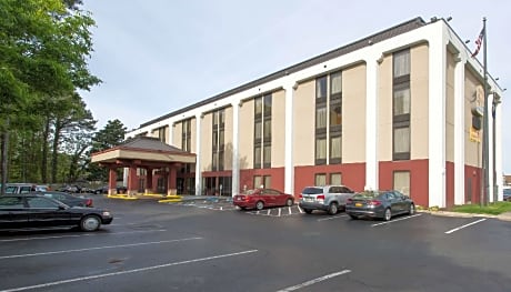 Studios and Suites 4 Less Western Branch