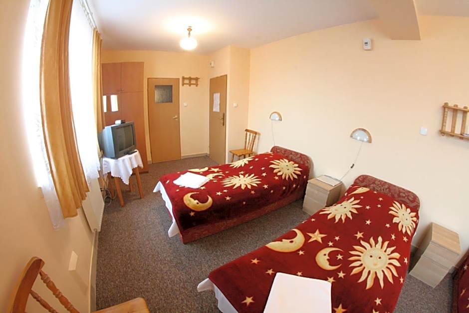 Hotel Daisy Budget