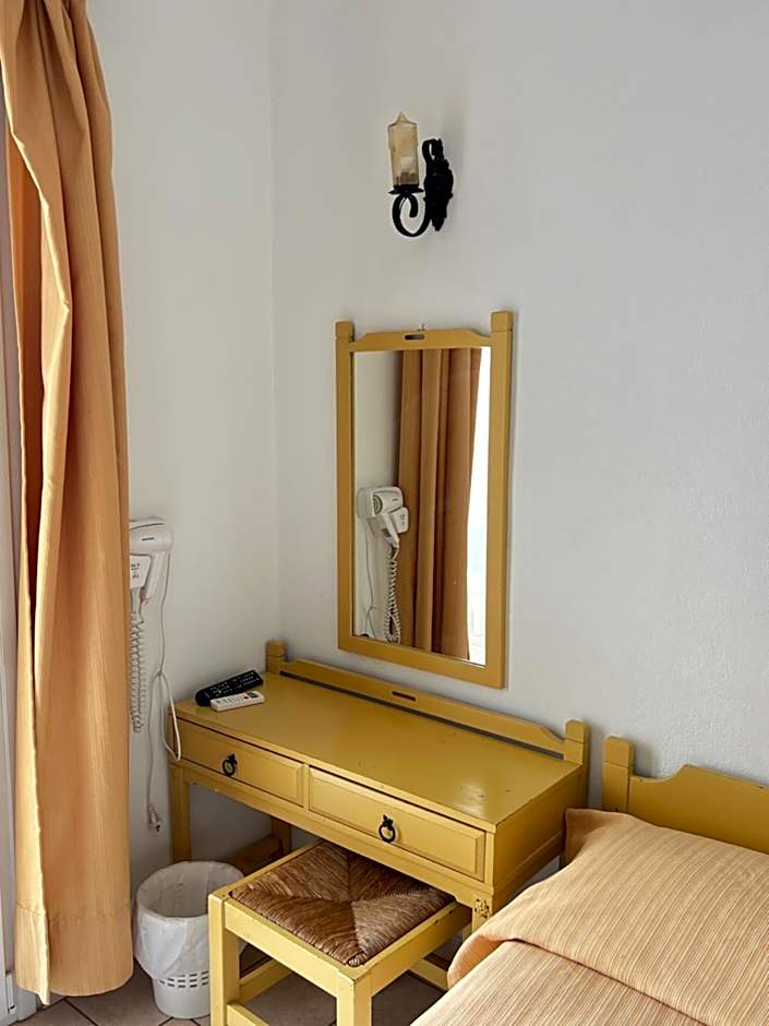 Asterias Hotel - Seafront