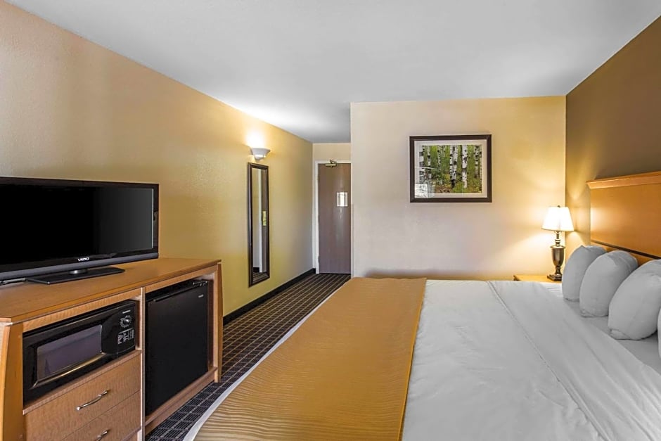 Quality Inn and Suites Summit County