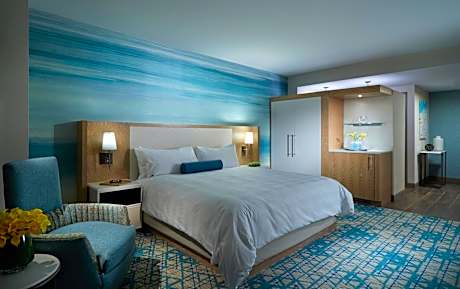Deluxe King Room with Pool View