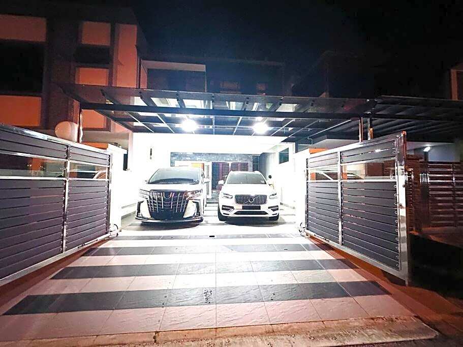 Rini residences 整栋双层排楼适合全家大小居住周边商店商场林立