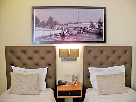 Twin Room with Private Bathroom