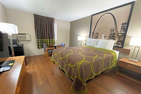 1 King Bed Suite Non-Smoking