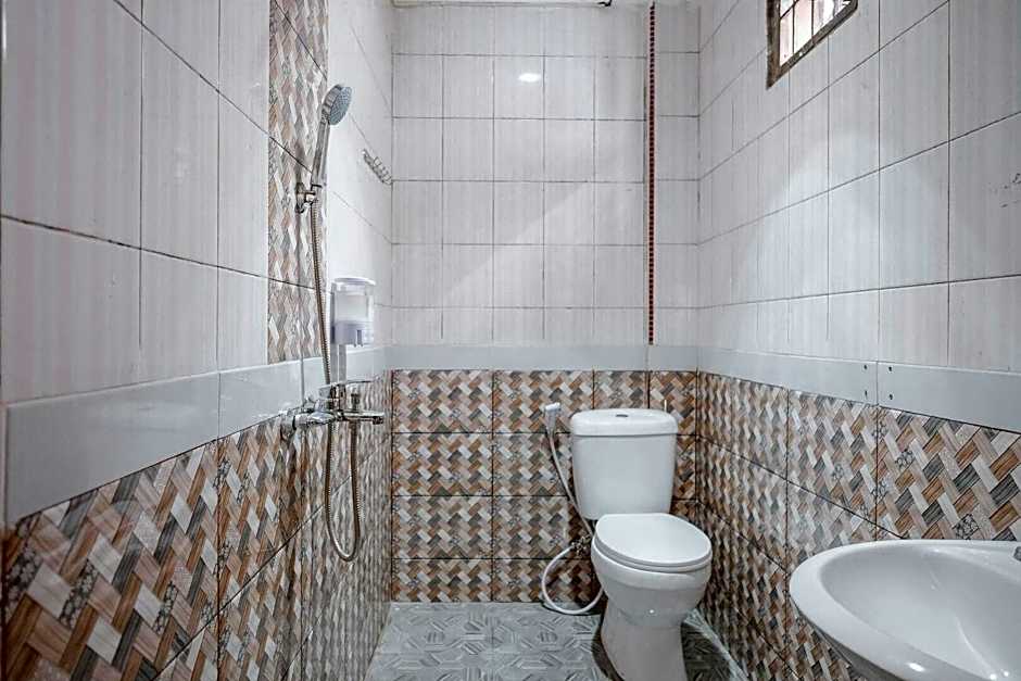 RedDoorz Plus near Istana Maimun Medan