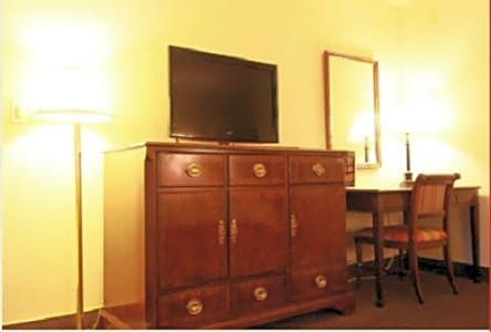 Caravelle Inn & Suites