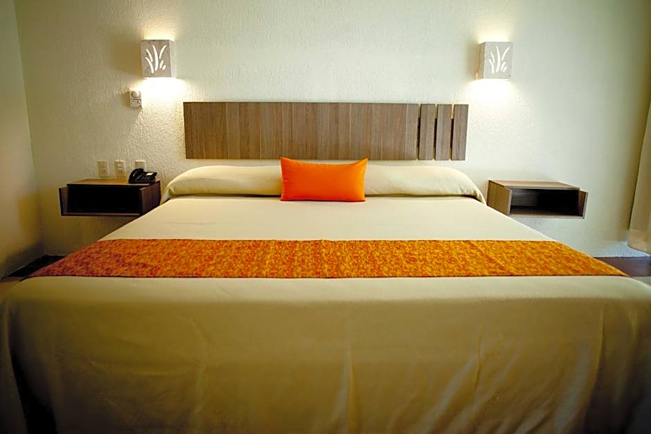 Plaza Palenque Hotel & Convention Center