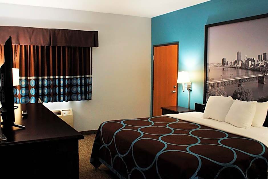 Super 8 by Wyndham Grove City