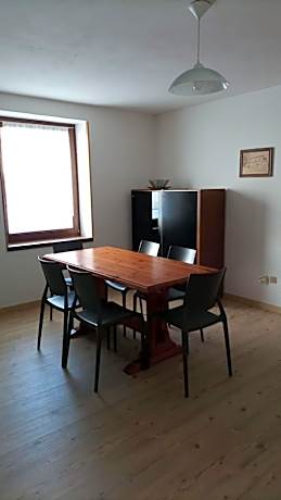 Deluxe One-Bedroom Apartment