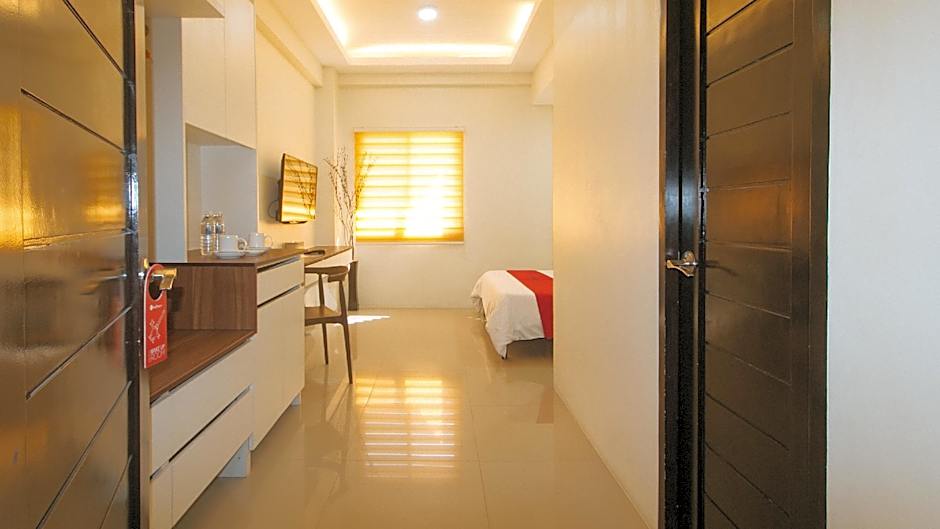 RedDoorz @ Leoncia Apartelle Mandaue City