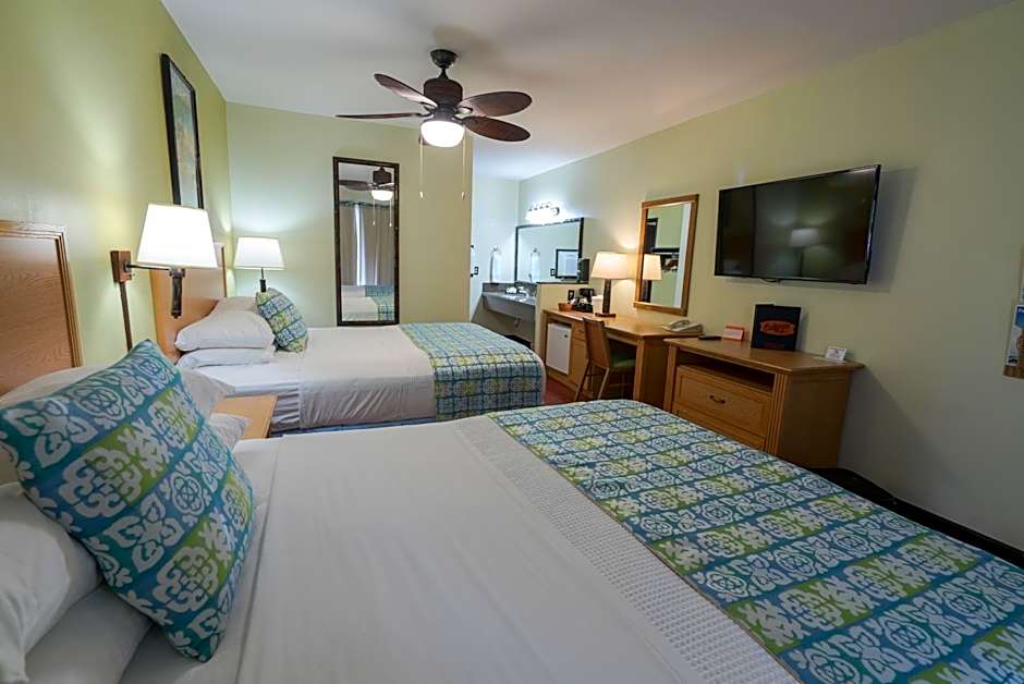 Photo 1 of 2 of 2 Queen Beds, Accessible