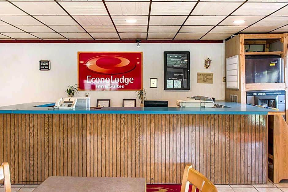 Econo Lodge Inn & Suites near Split Rock and Harmony Lake