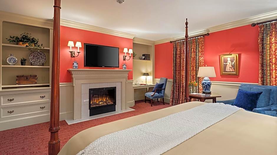 Photo 1 of 2 of Family Suite