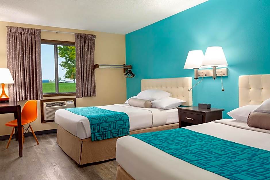 Howard Johnson by Wyndham Waterloo/Cedar Falls