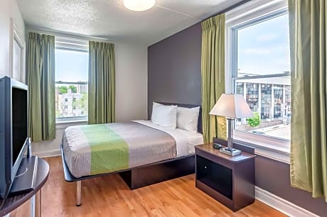 Queen Suite with Two Queen Beds - Non-Smoking