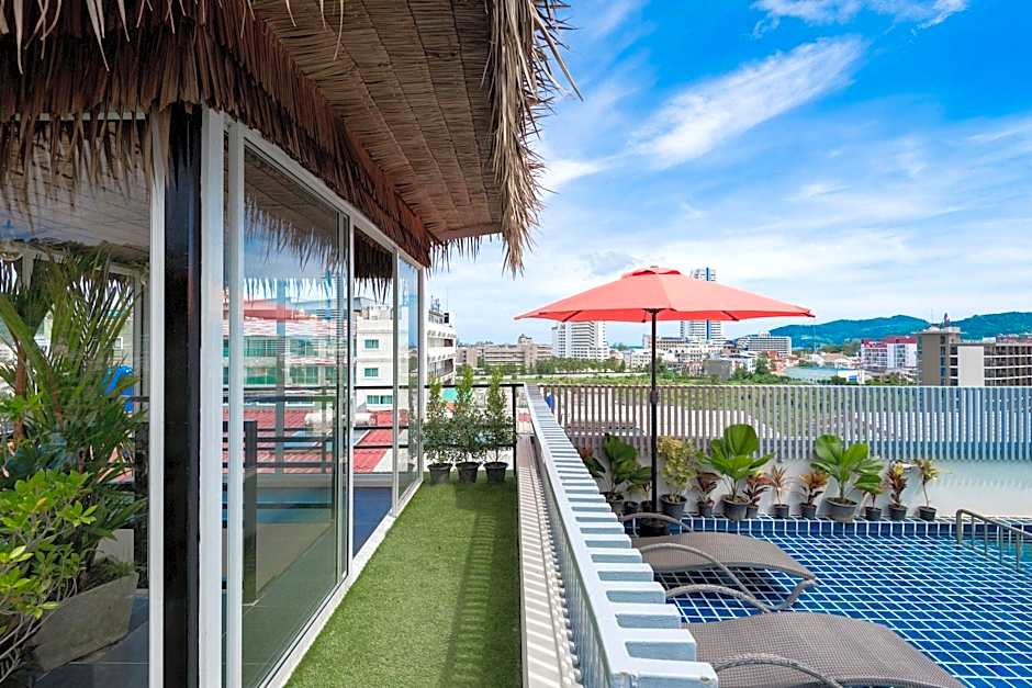 Hallo Patong Hotel - Rooftop Pool - Stunning Mountain Views & OTOP Market