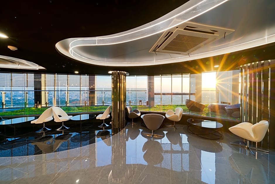 Oakwood Suites Tiwanon Bangkok