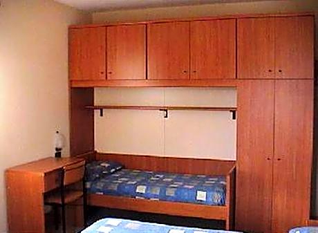 Family Room (2 Adults + 2 Children)